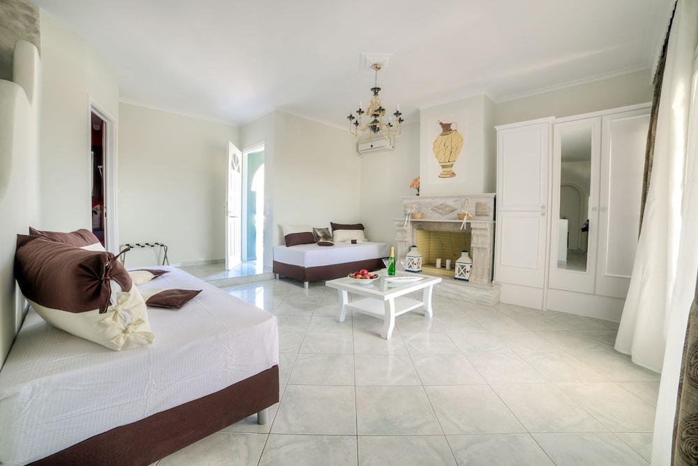 Pantheon Hotel Agios Georgios  Exteriör bild