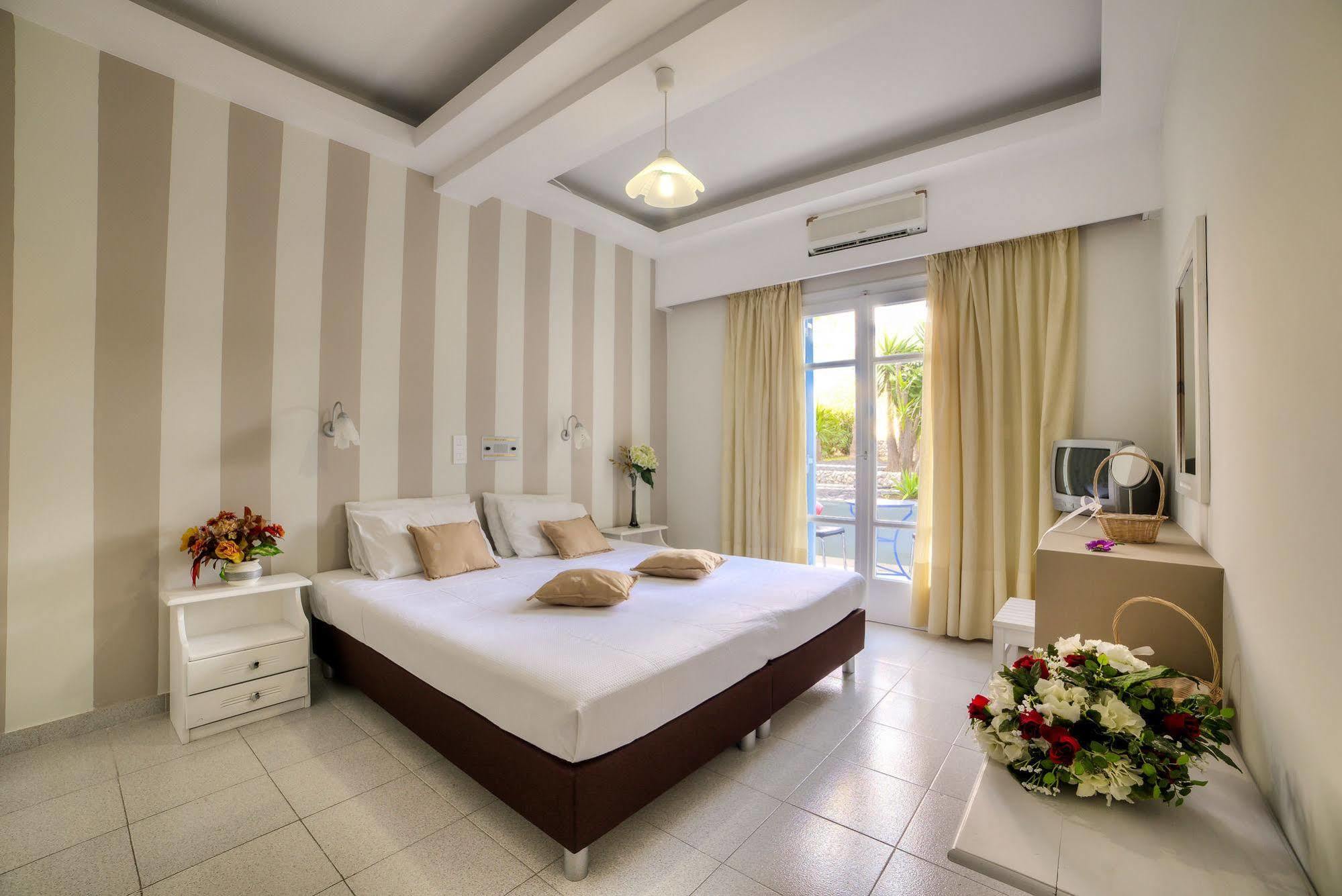 Pantheon Hotel Agios Georgios  Exteriör bild