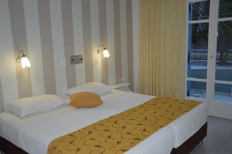Pantheon Hotel Agios Georgios  Exteriör bild